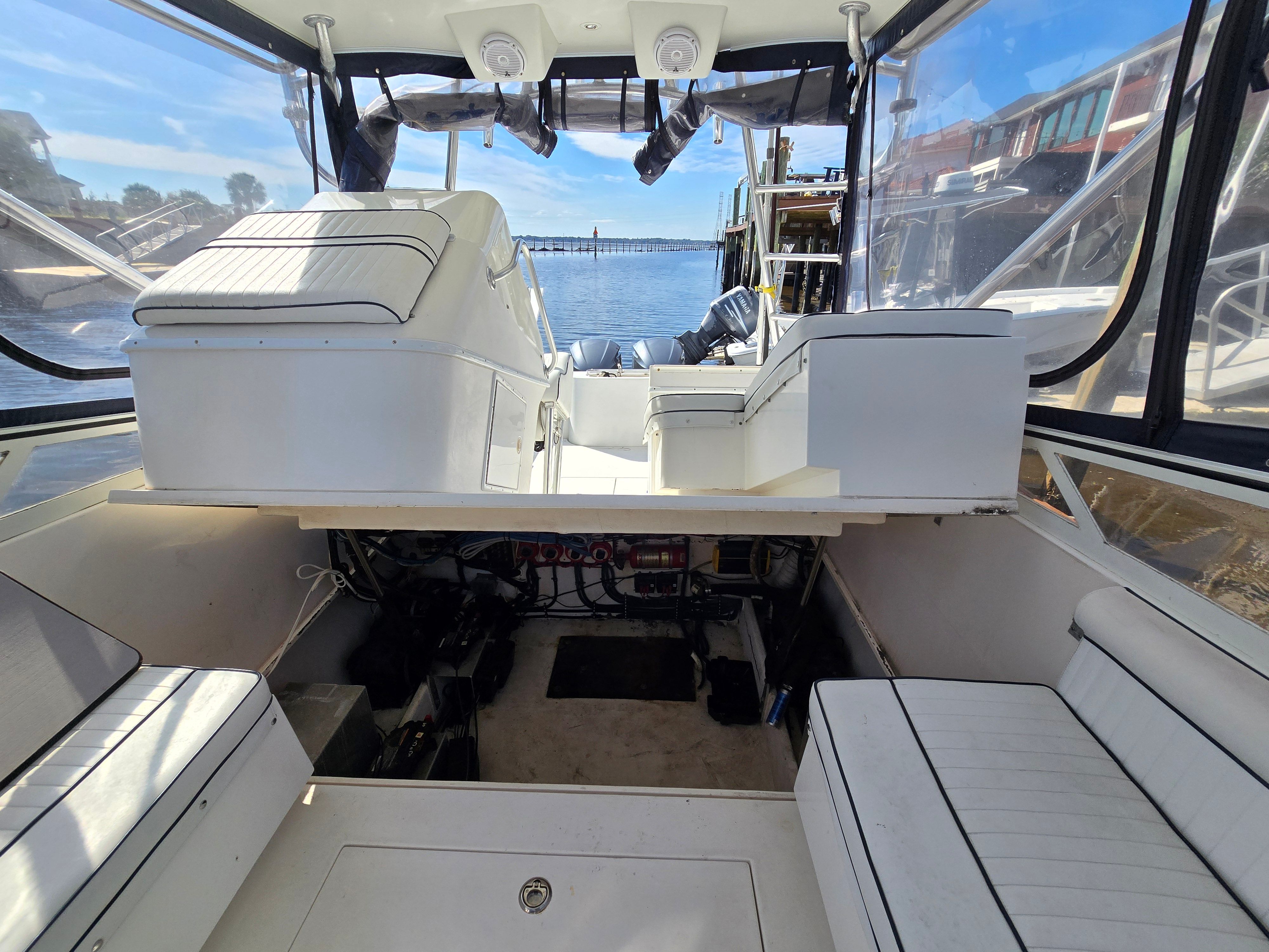 2005 Contender 35SC Express - 35