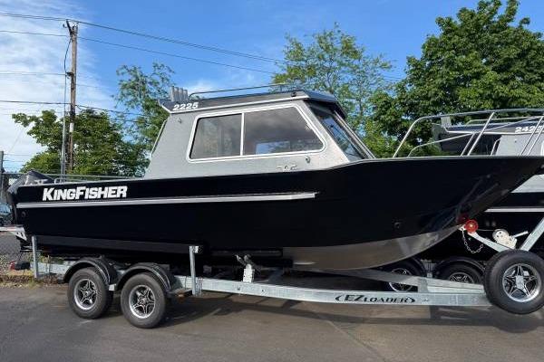 2025 KingFisher 2225 Escape HT