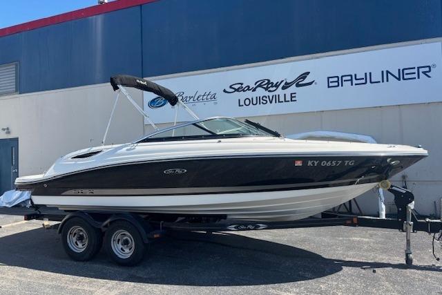 2012 Sea Ray 210 SLX