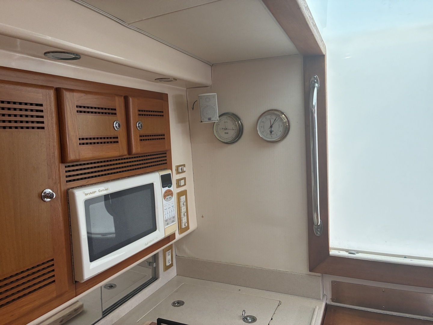 2000 Cabo 45 Express - Image 23