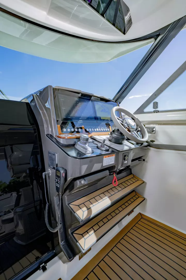 2021 Tiara Sport 43LE - Image 24