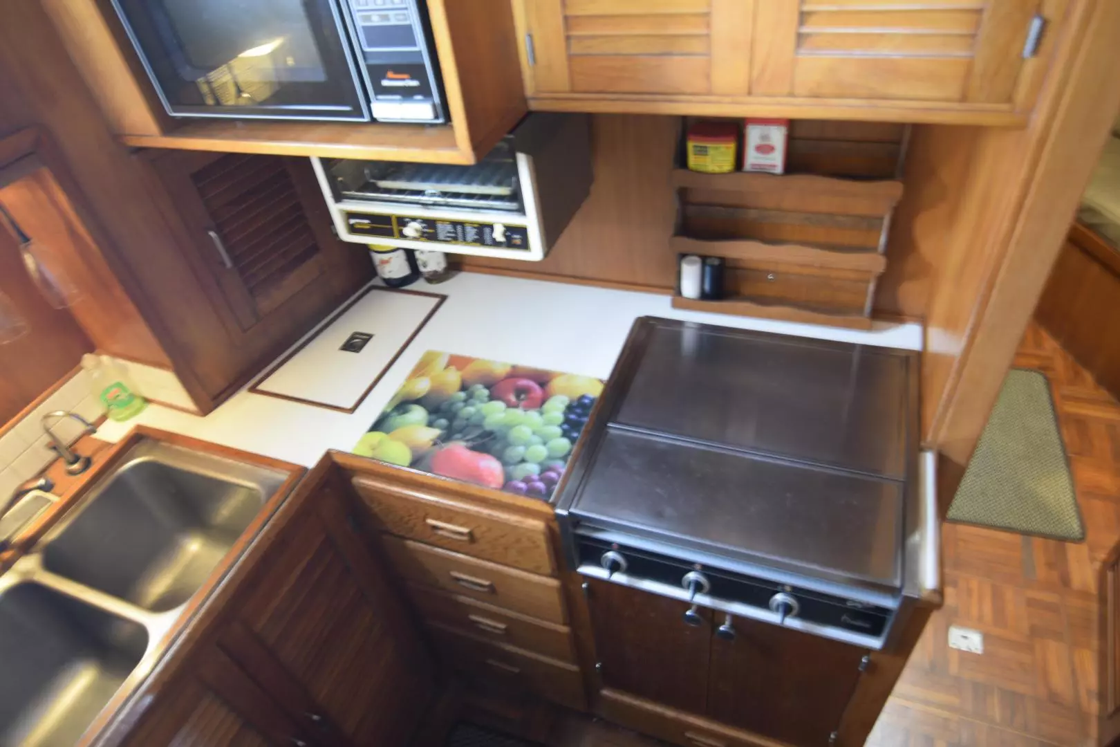 1987 Jefferson Sundeck - Image 25