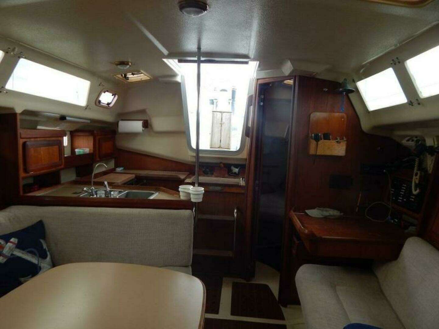 1992 Hunter 33.5 - Image 12