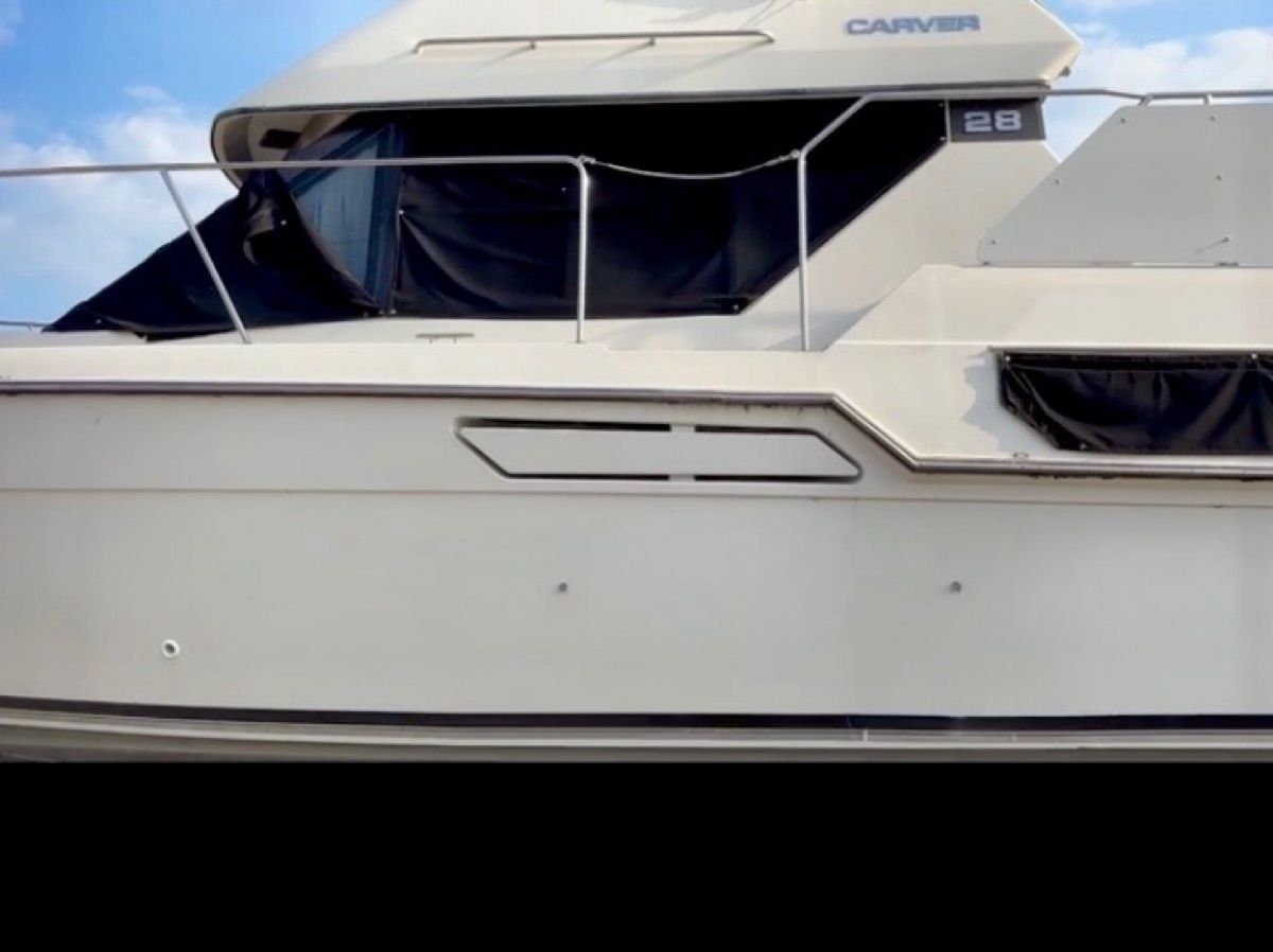 1991 Carver 28 Aft Cabin - 12