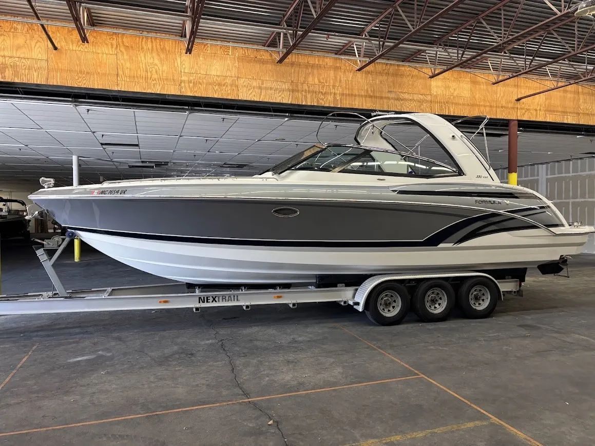 2015 Formula 330 Crossover Bowrider