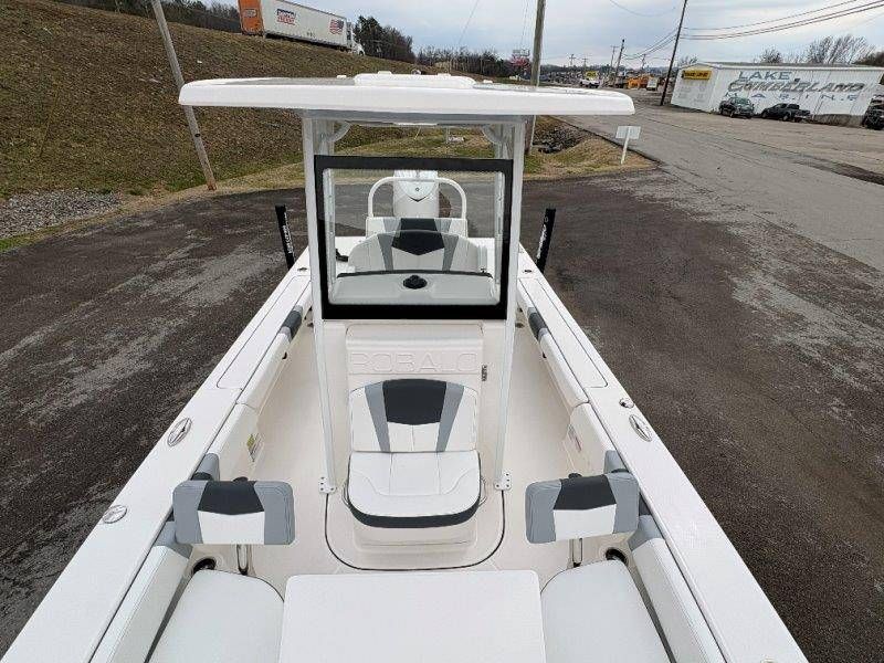 2026 Robalo 246 Cayman - 47