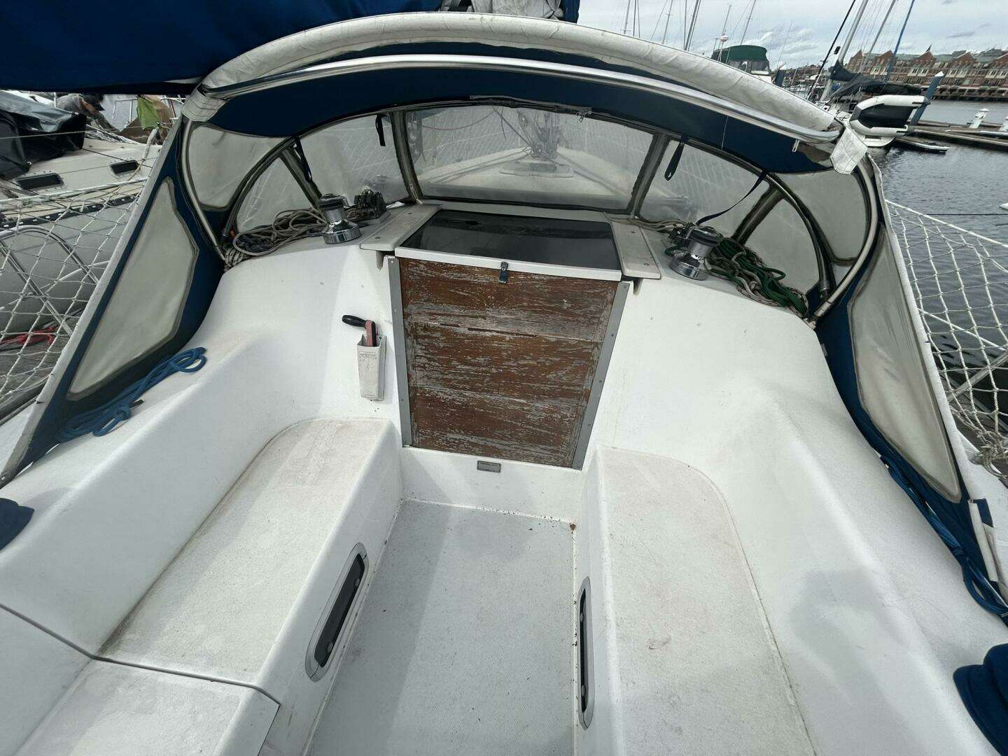 1995 Catalina 320 - Image 39
