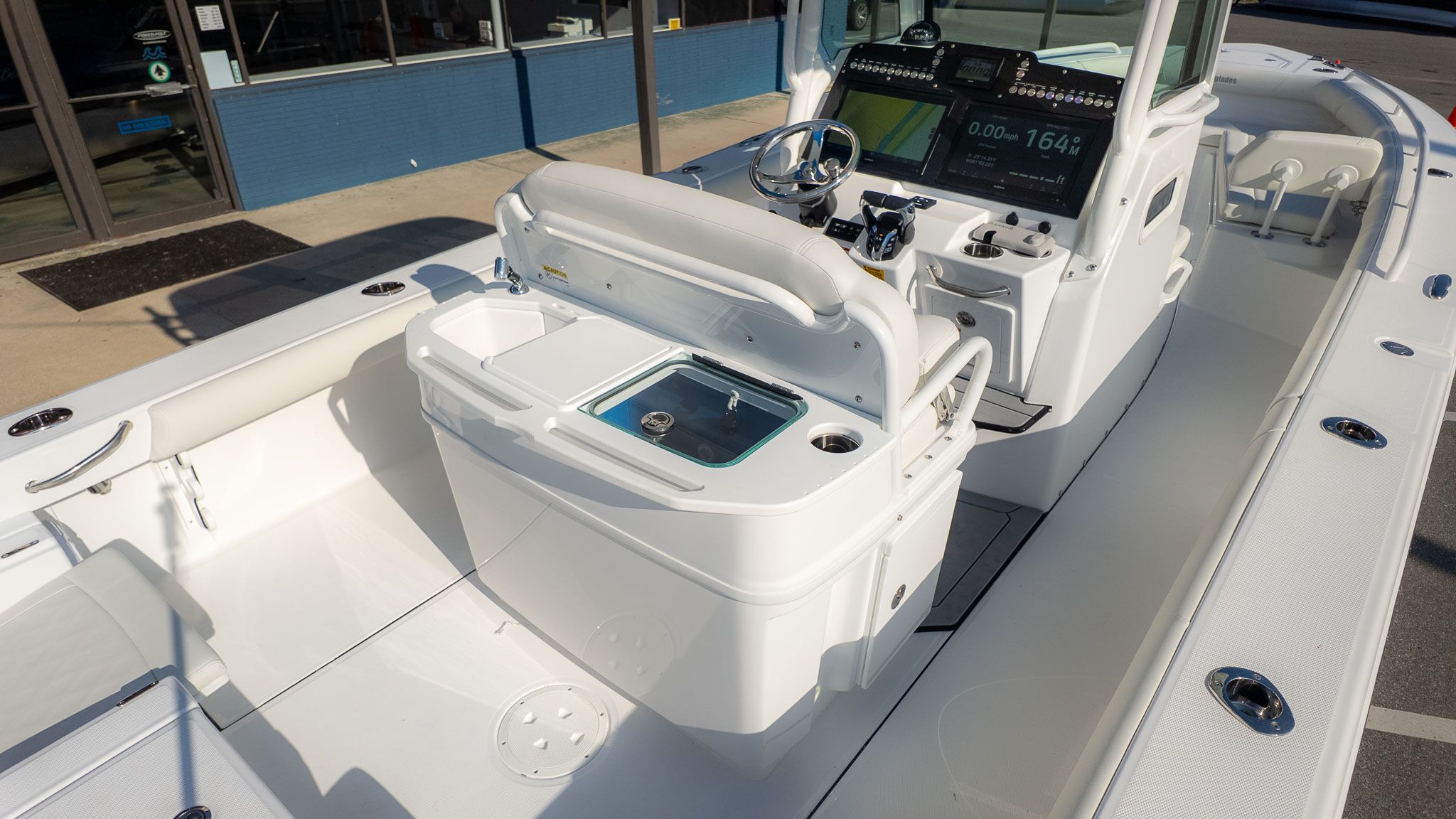 2027 Everglades 273 Center Console - 8