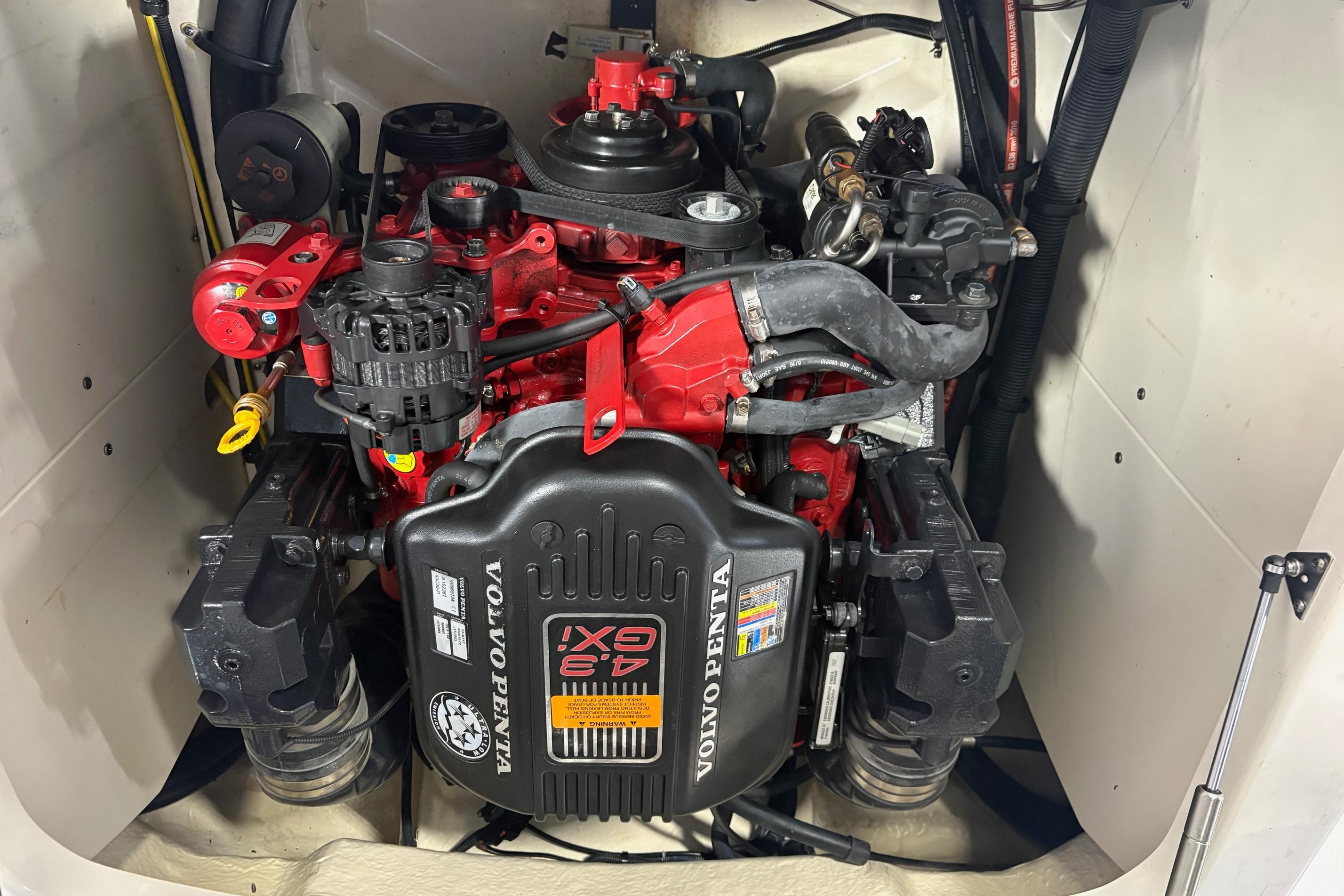 Volvo Penta 4.3 GXI engine in 2011 Chaparral 216 SSi boat.