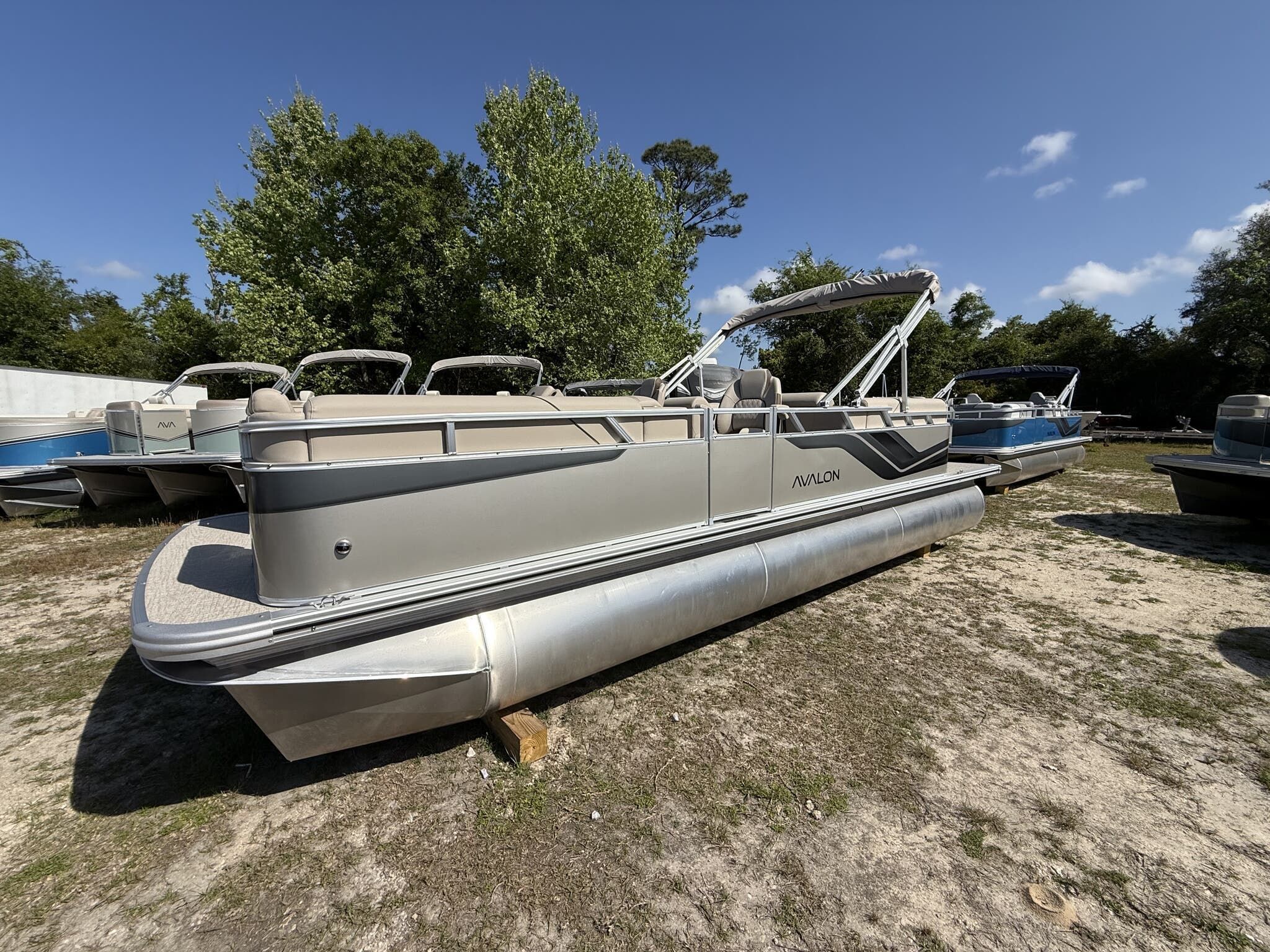 2026 Avalon Venture 85 23 QUAD LOUNGER 140HP