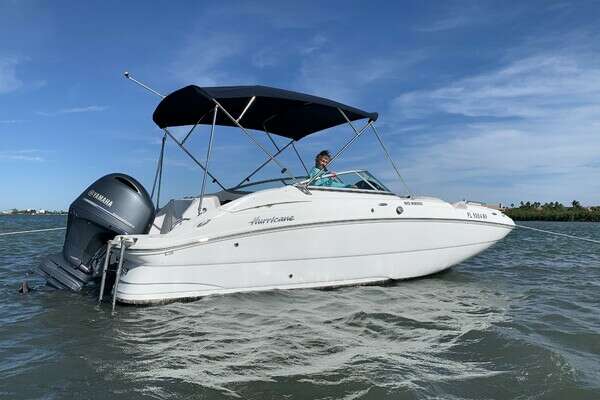2017 Hurricane Sun Deck 2200