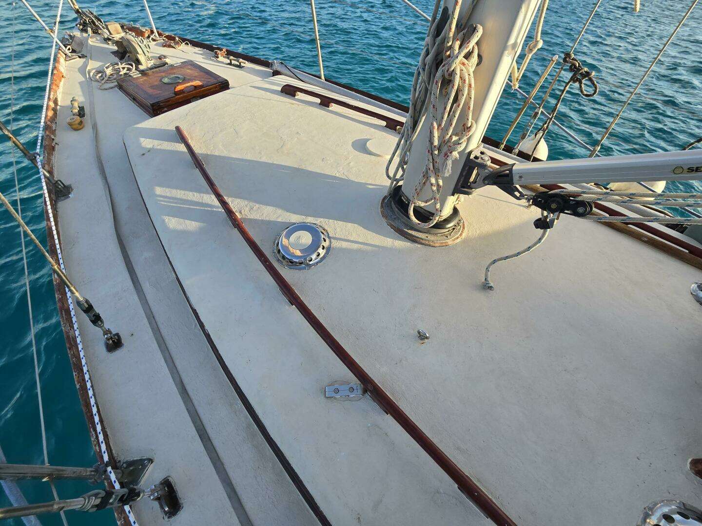 1963 Camper & Nicholsons 36 - Image 10