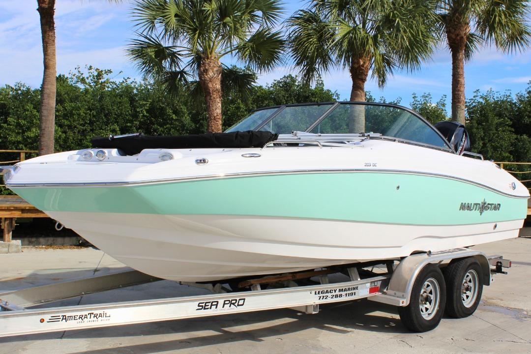 2024 NauticStar 203 DC Deck