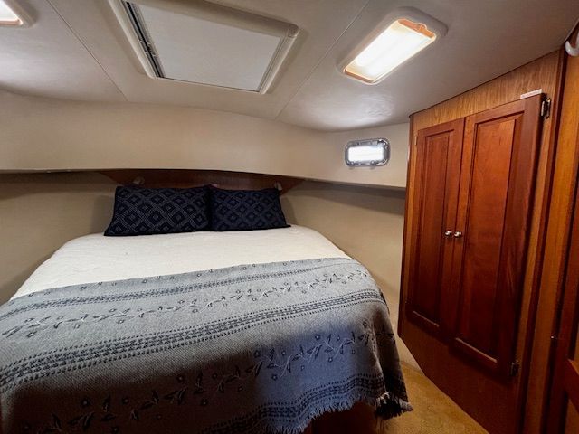 2005 Mainship 400 Trawler - 56