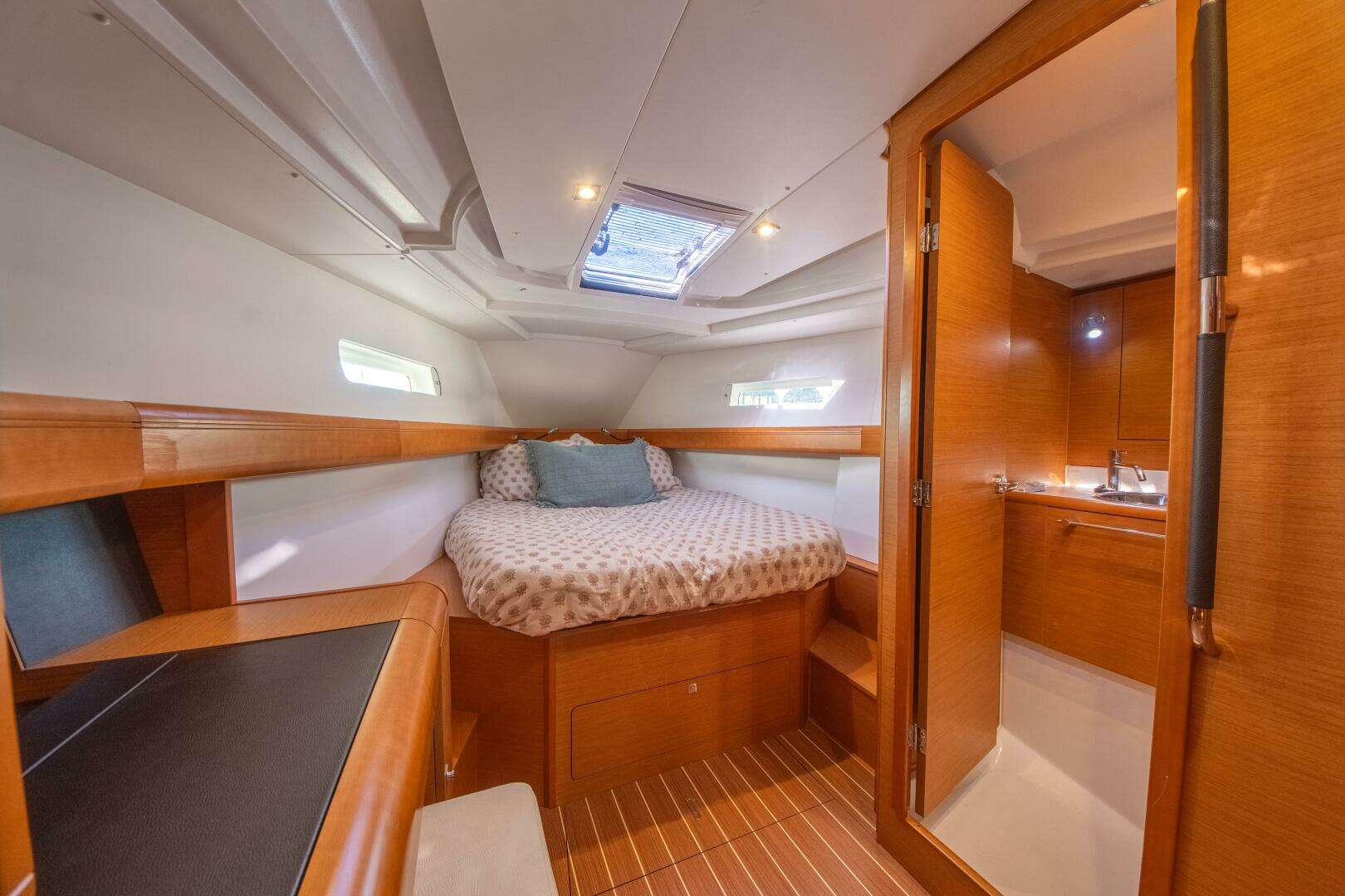 2016 Jeanneau 439 - Image 15