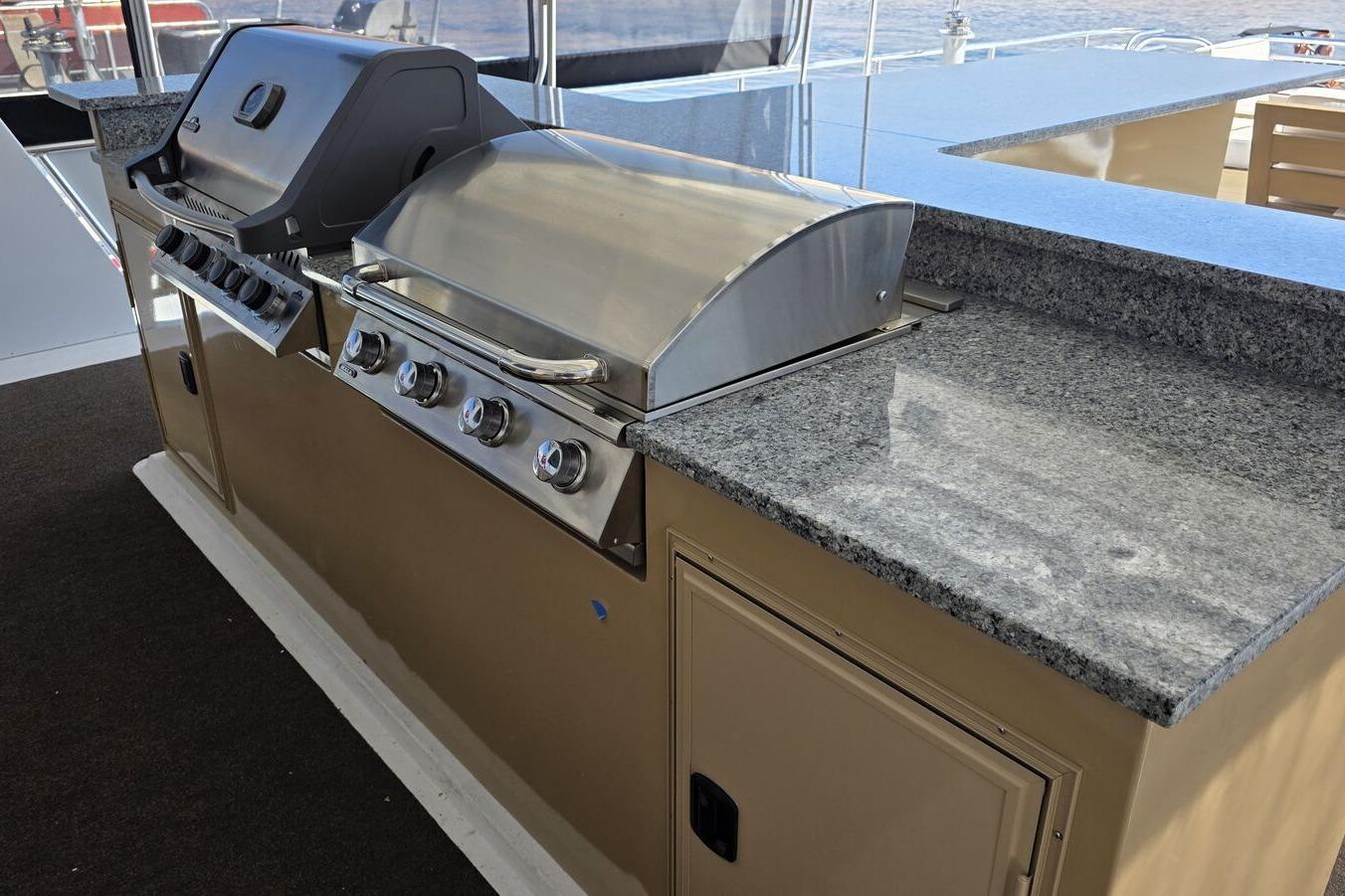 Outdoor kitchen with dual grills on a Sumerset Excellence Multiple Shares 2025 houseboat.