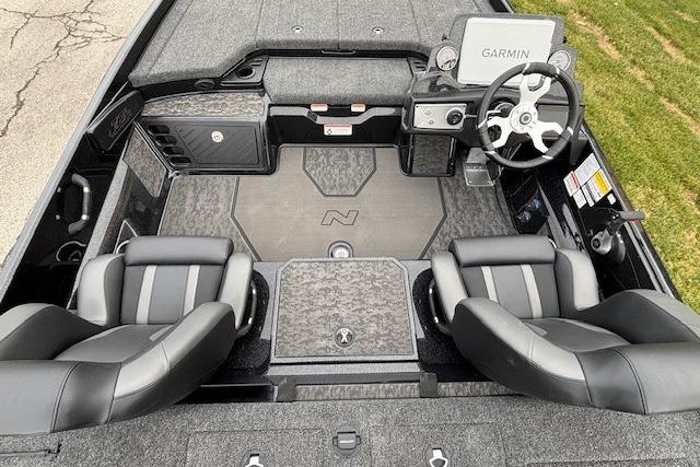 2026 Nitro Z21 XL Pro boat interior with dual seats and Garmin navigation system.