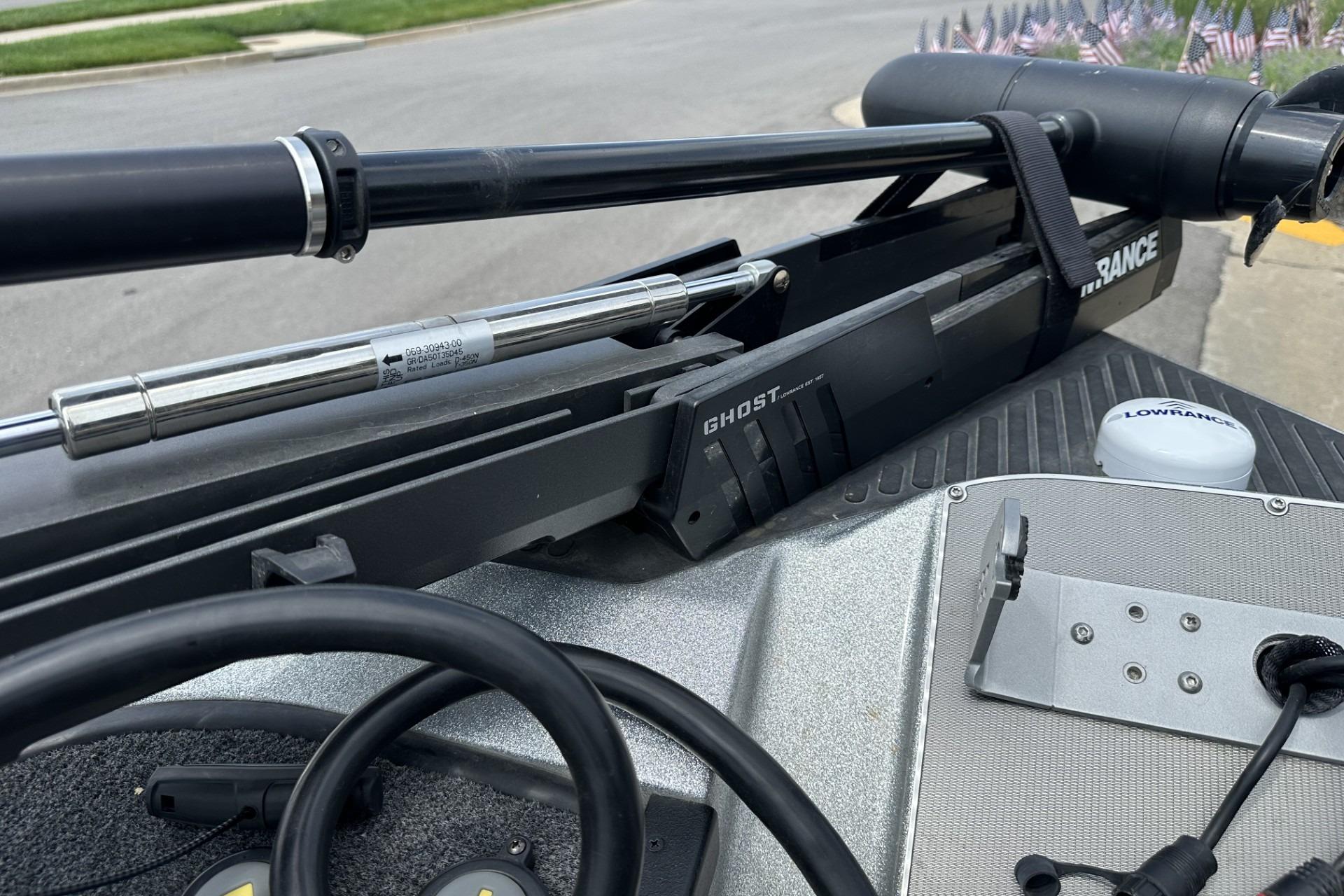 2018 Ranger Z518 boat with Lowrance Ghost trolling motor and accessories.