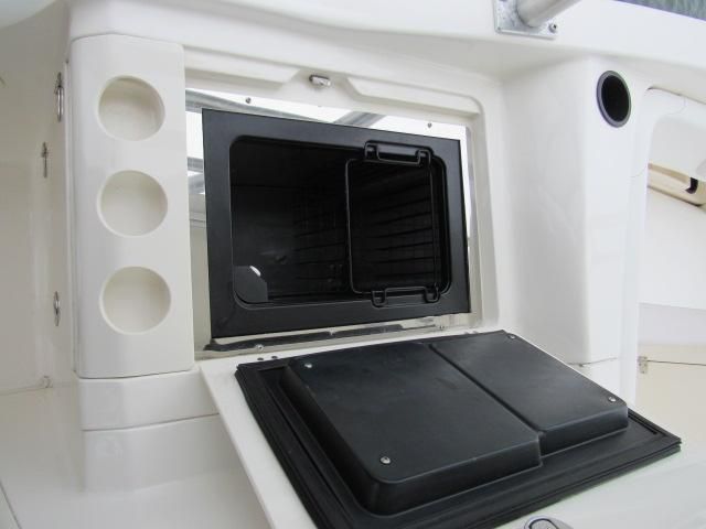 2006 Boston Whaler 32 Outrage Cuddy - 20
