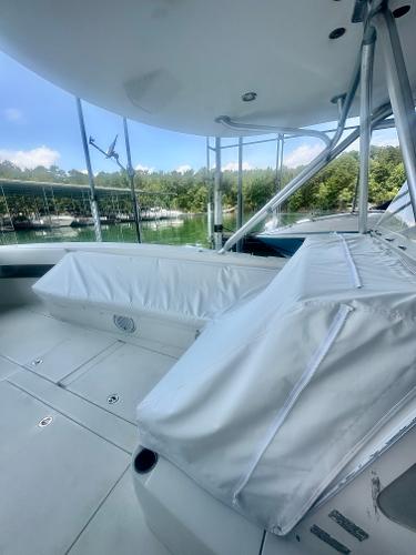 2008 SeaVee 390B boat interior with covered seating and scenic lake view.