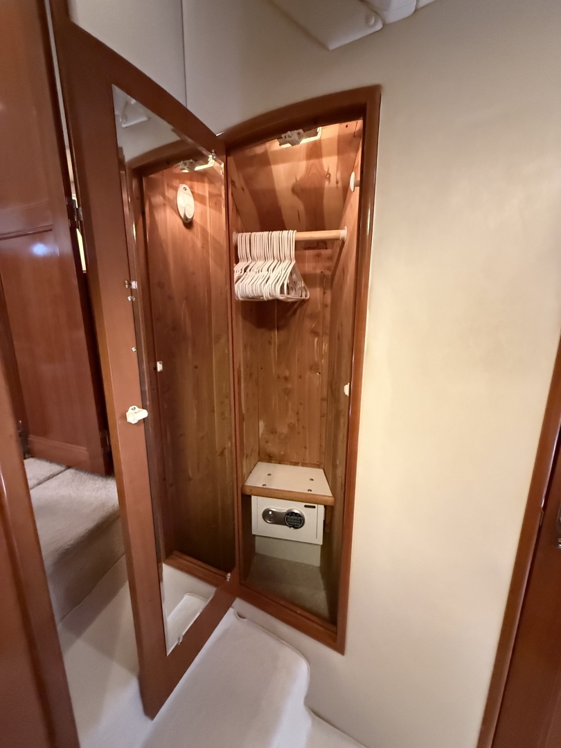 2006 Carver 44 CMY - Image 29