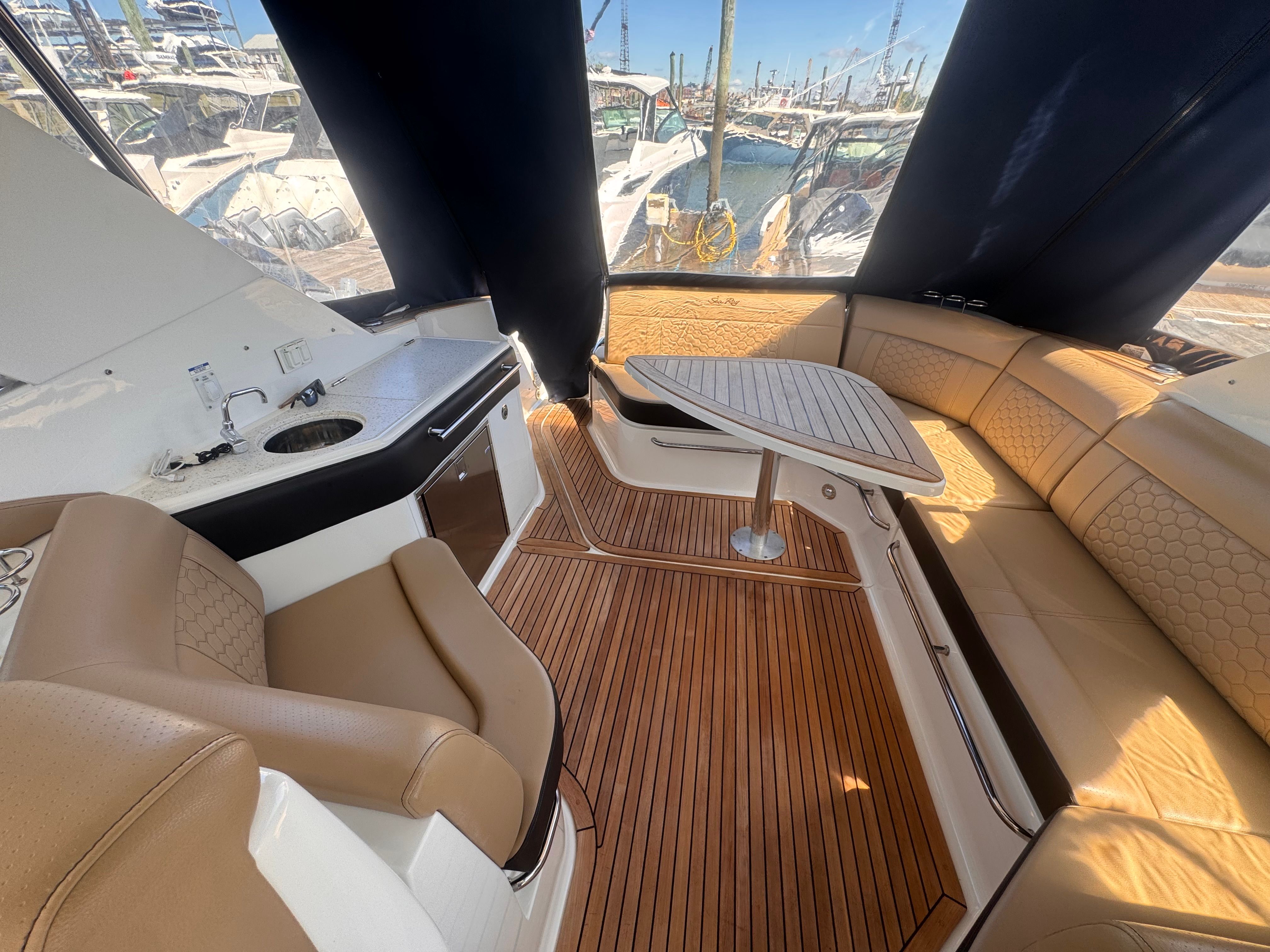2019 Sea Ray Sundancer 320 - 13