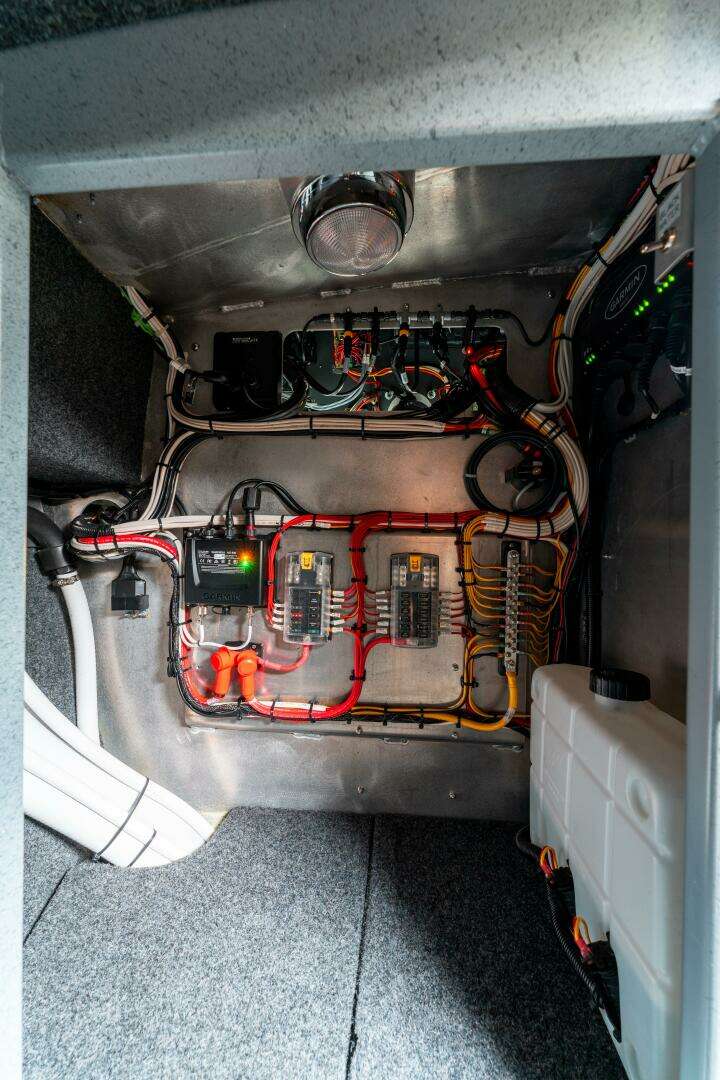 2023 Liquid Metal Maquinna Crew - Image 71