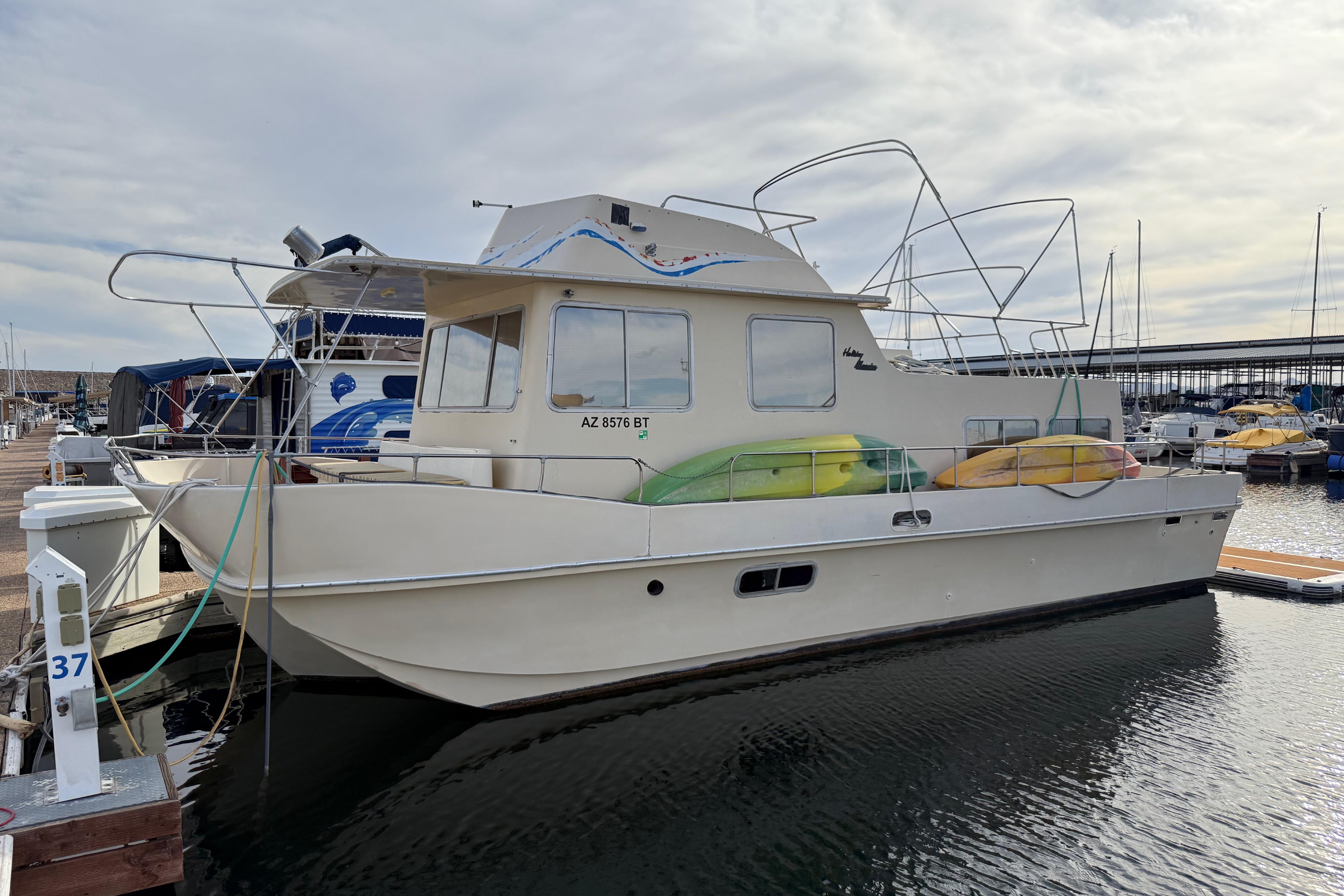 1983 Holiday Mansion 37 Barracuda
