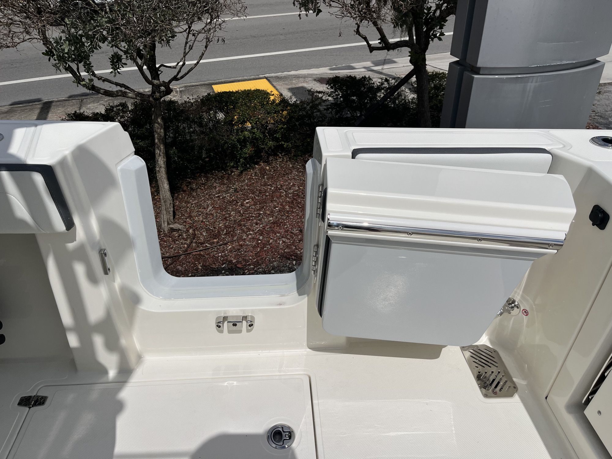 2026 Cobia 305 Center Console - 36