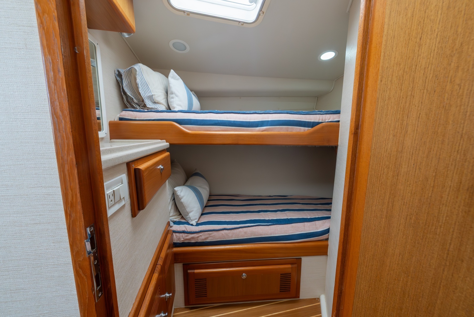 2002 Cabo 45 Express - Image 58