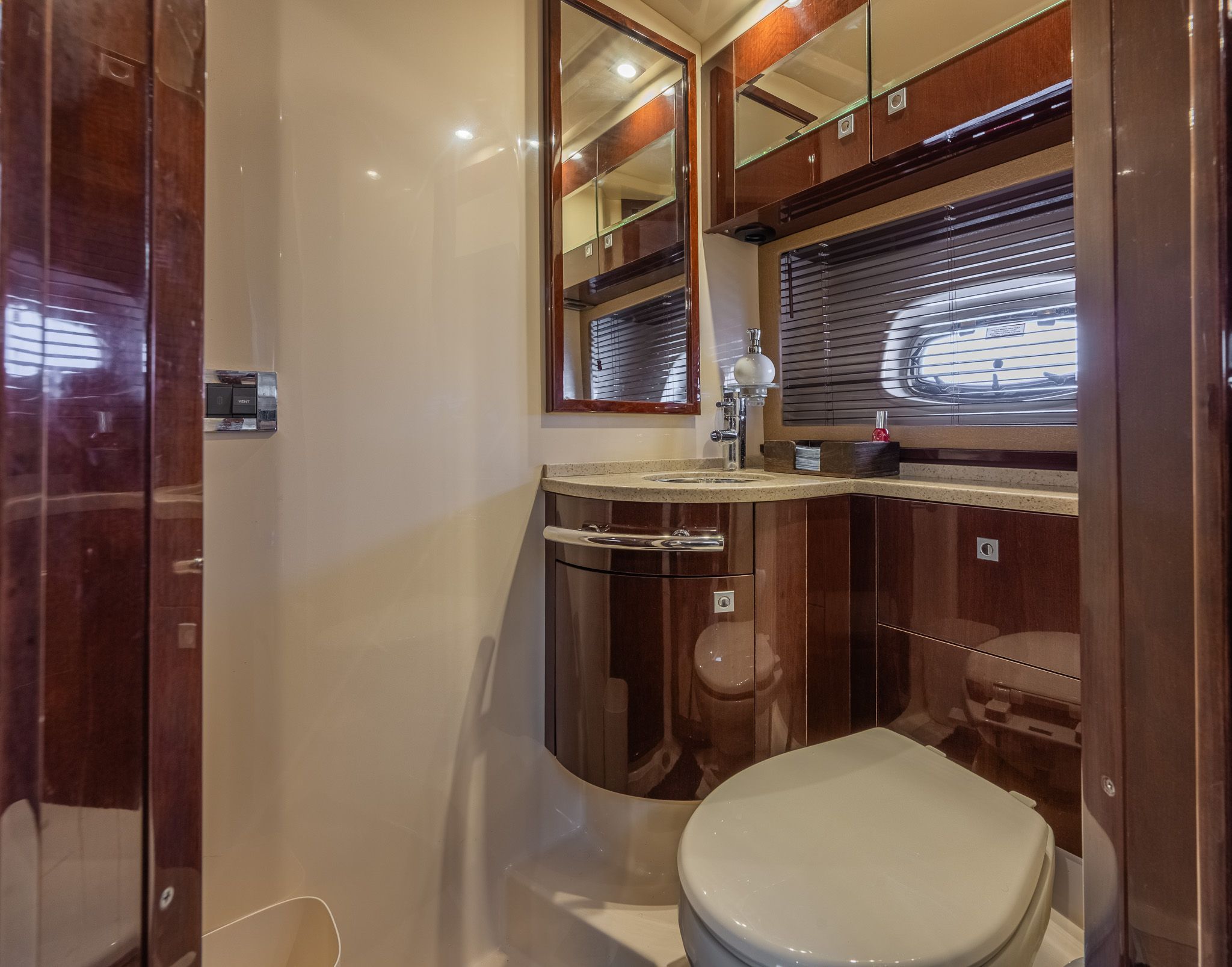 2010 Sea Ray 450 Sundancer - 25