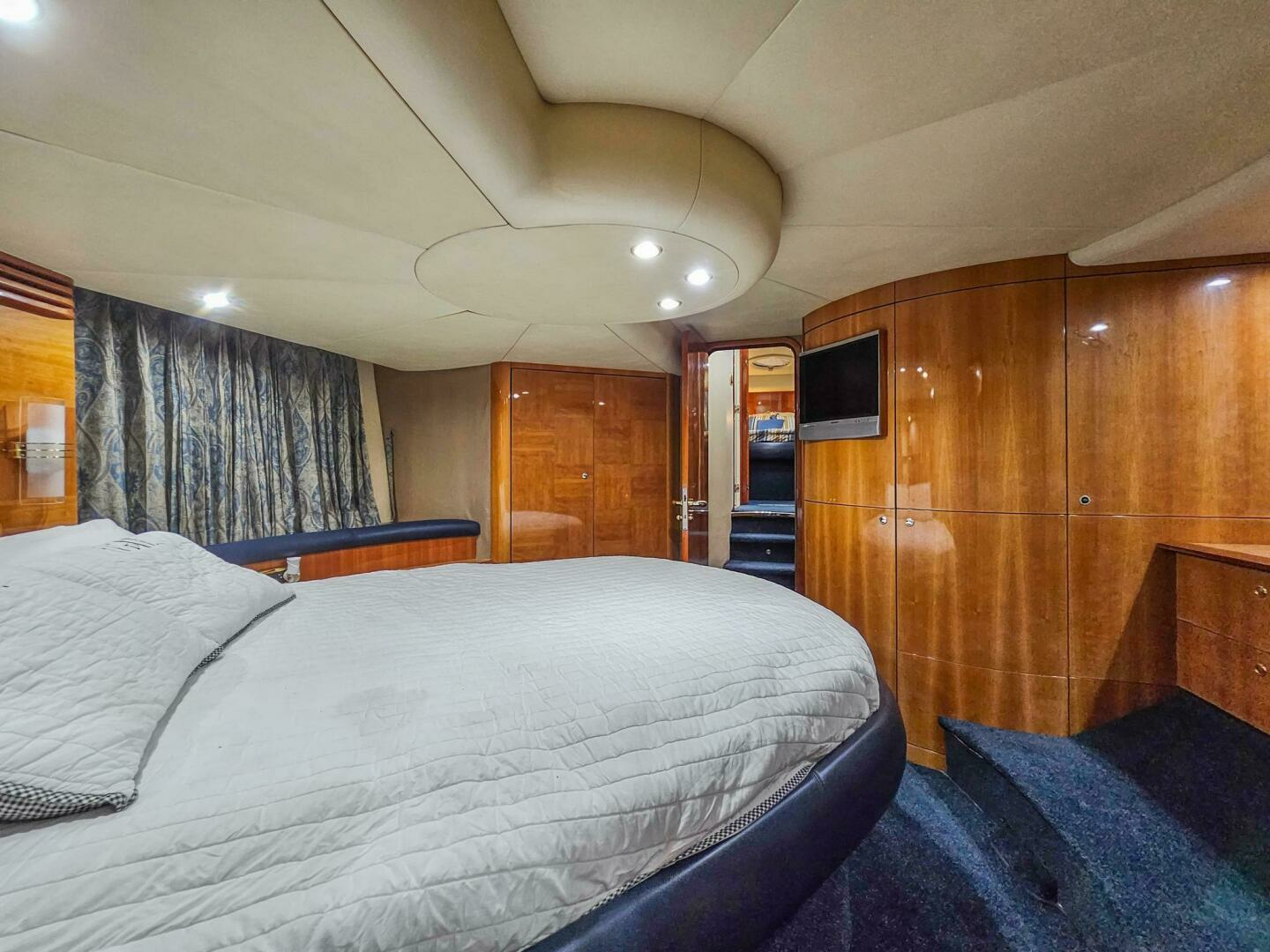 2005 Azimut 55 flybridge - Image 27
