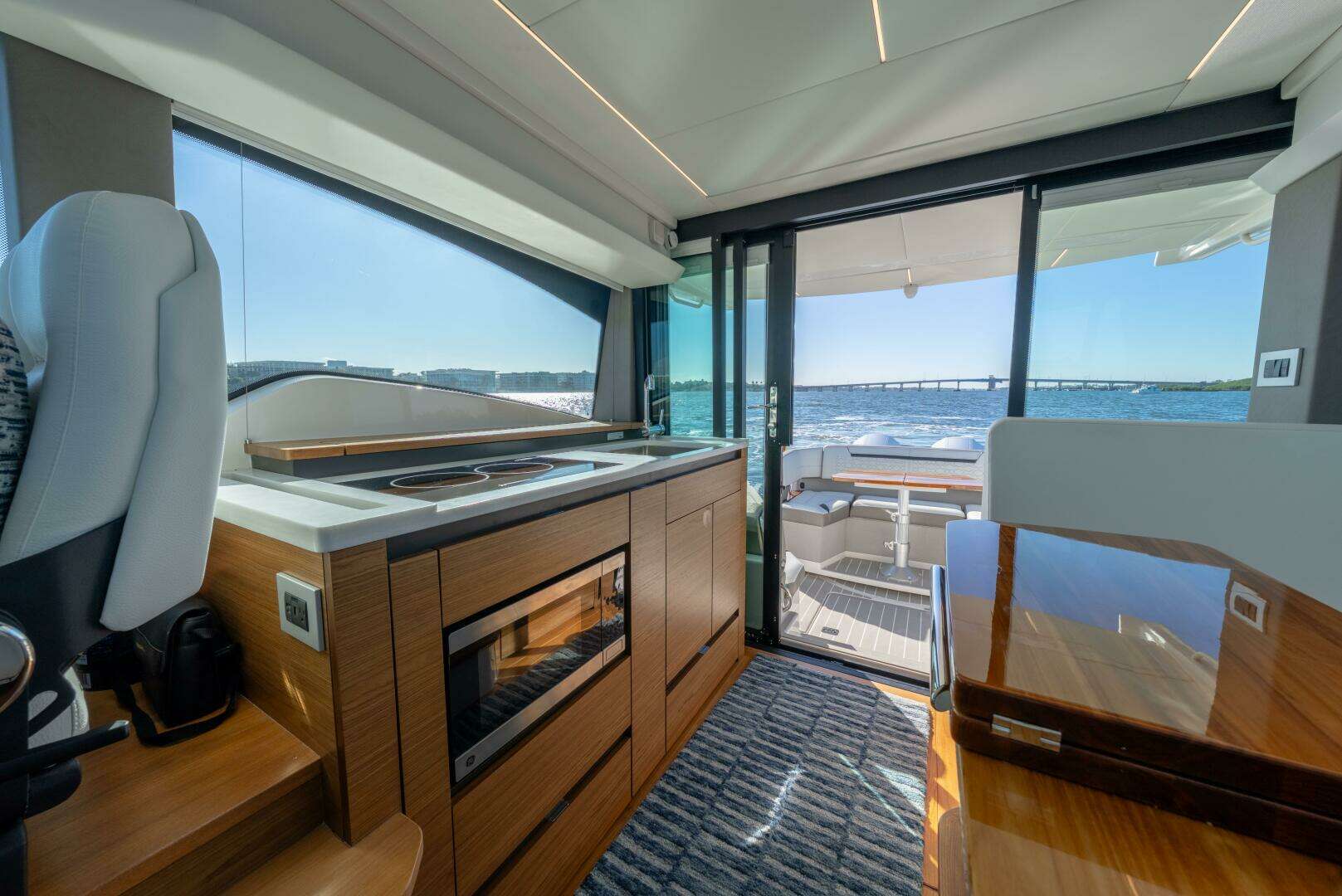 2025 Tiara Yachts 43 LE - Image 21