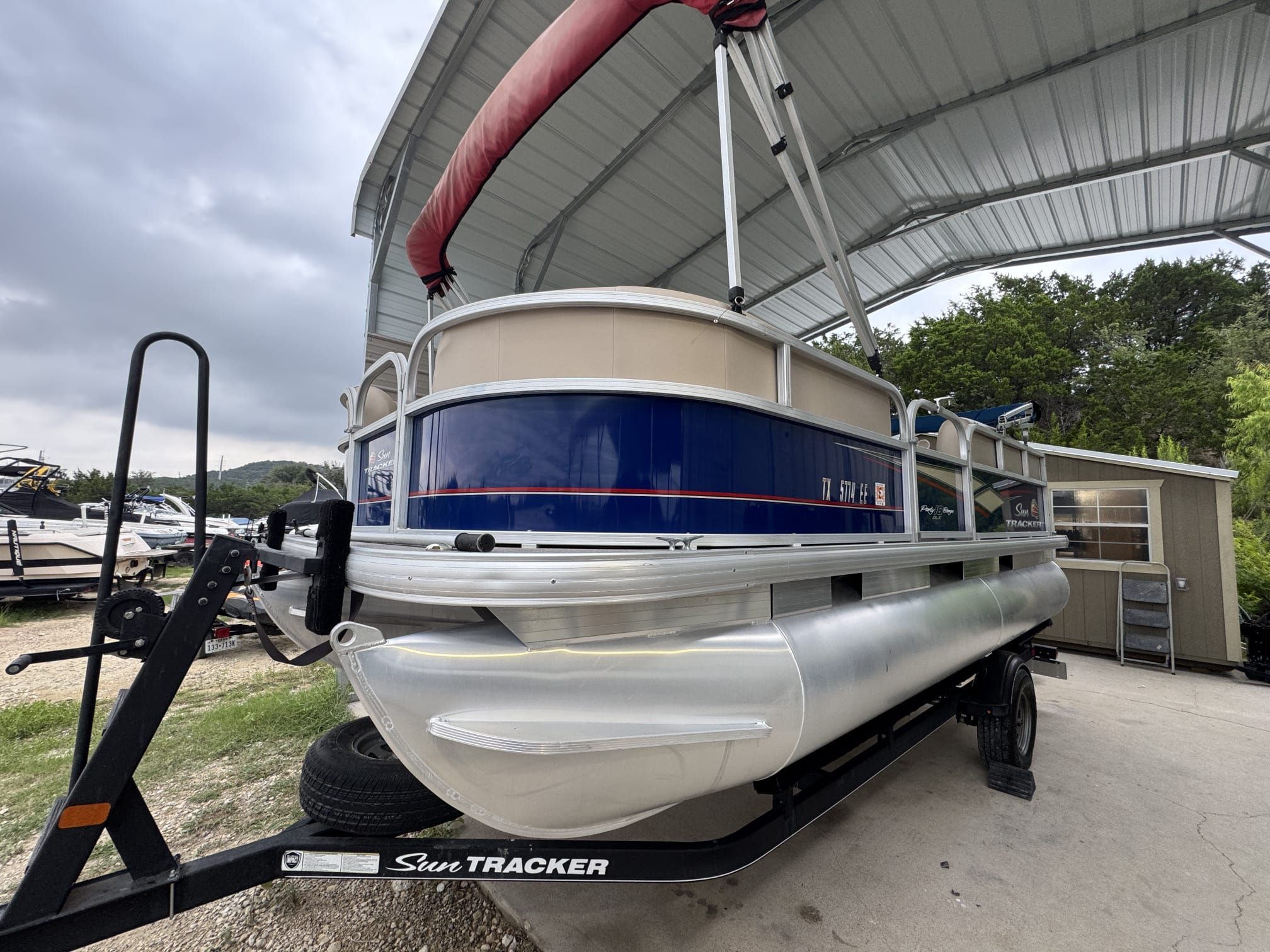 2018 Sun Tracker Party Barge 18 DLX