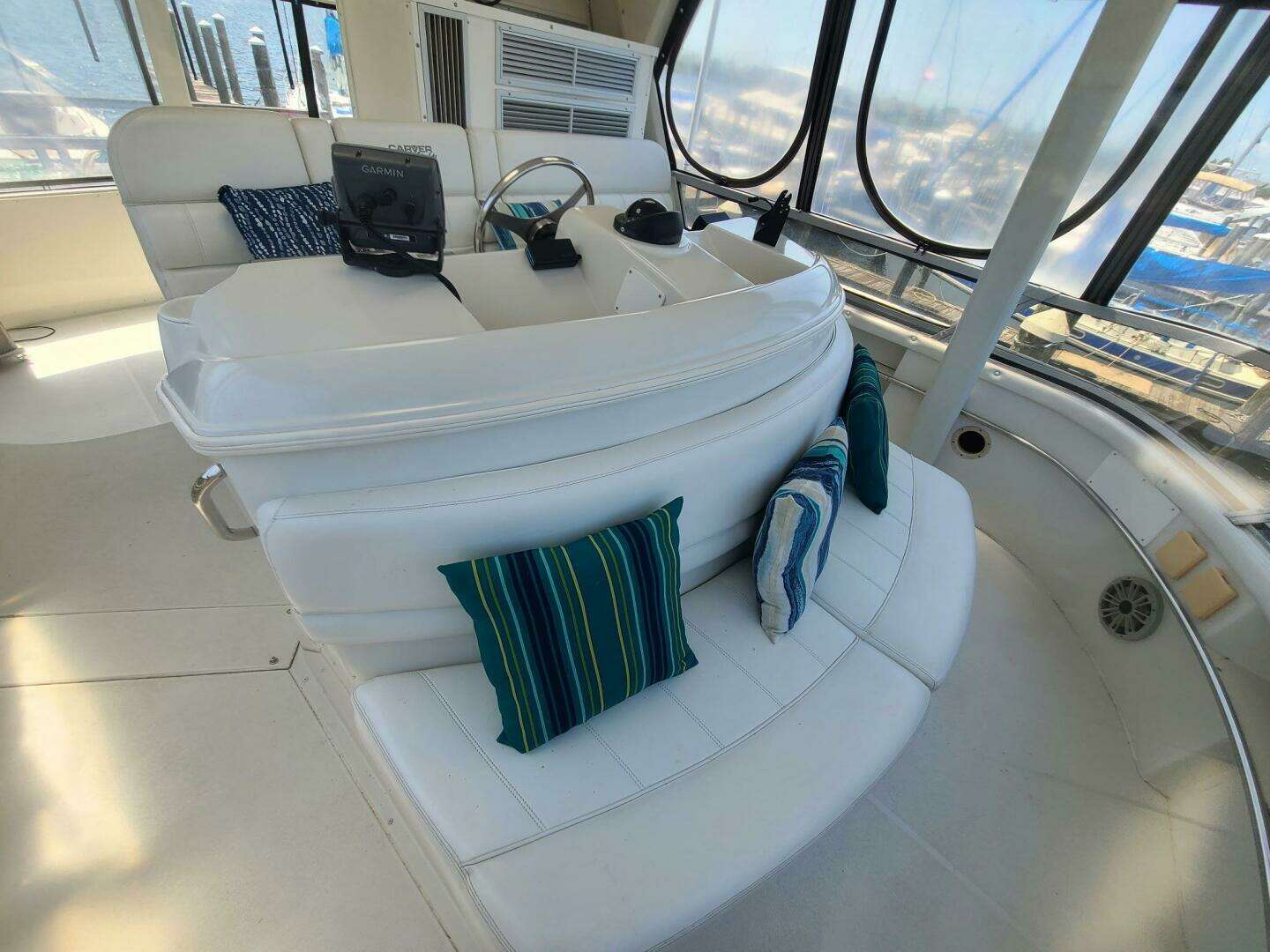 1996 Carver 455 Aft Cabin - Image 4