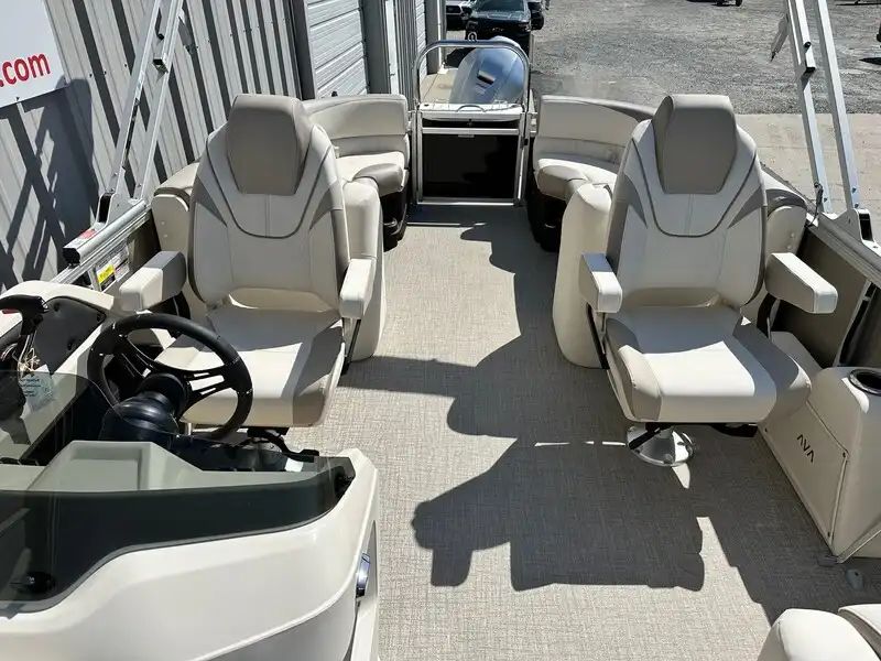 2026 Avalon LSZ Quad Lounger 25FT - 8