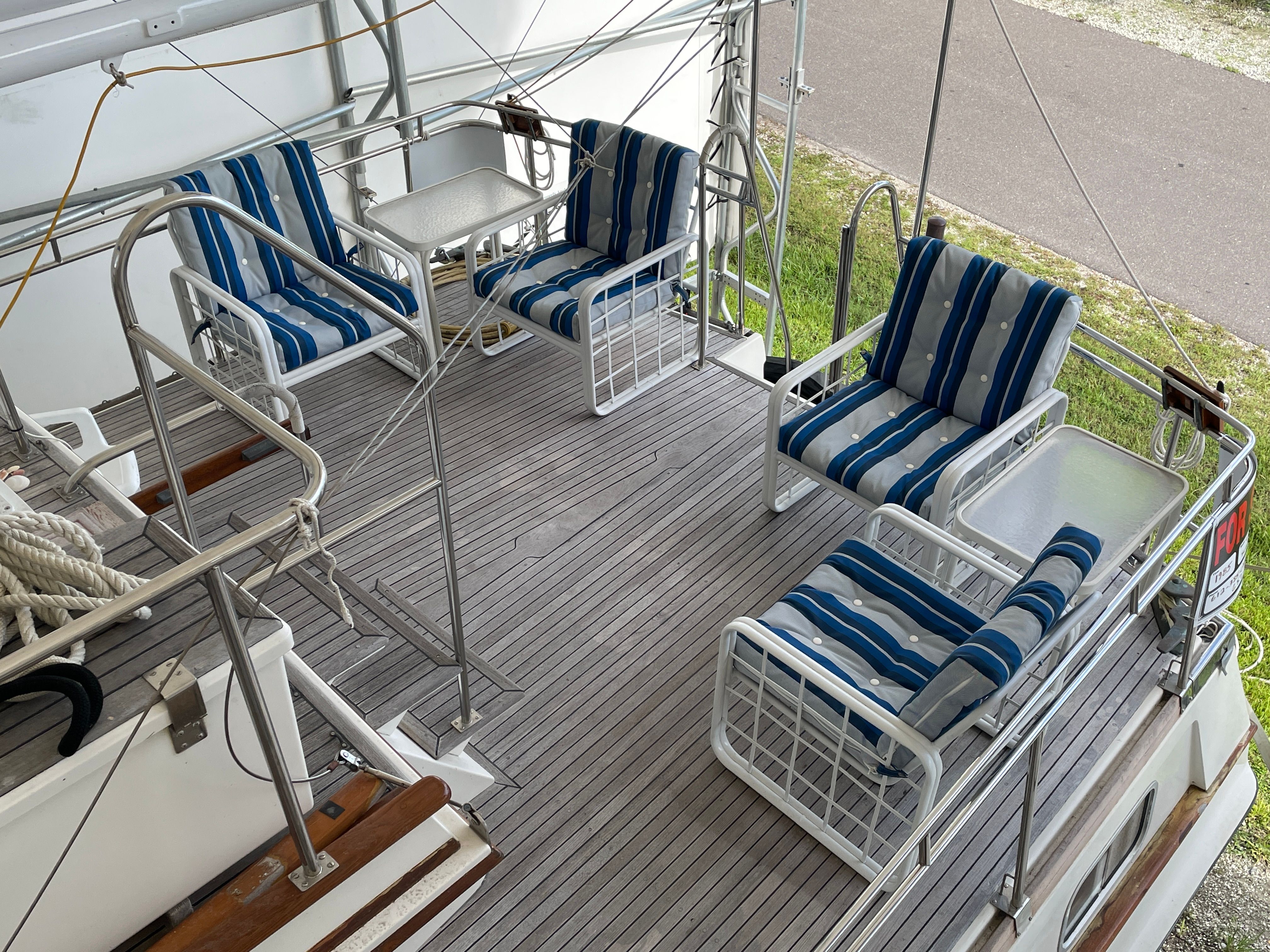 1985 Grand Banks 42 Motor Yacht - 12