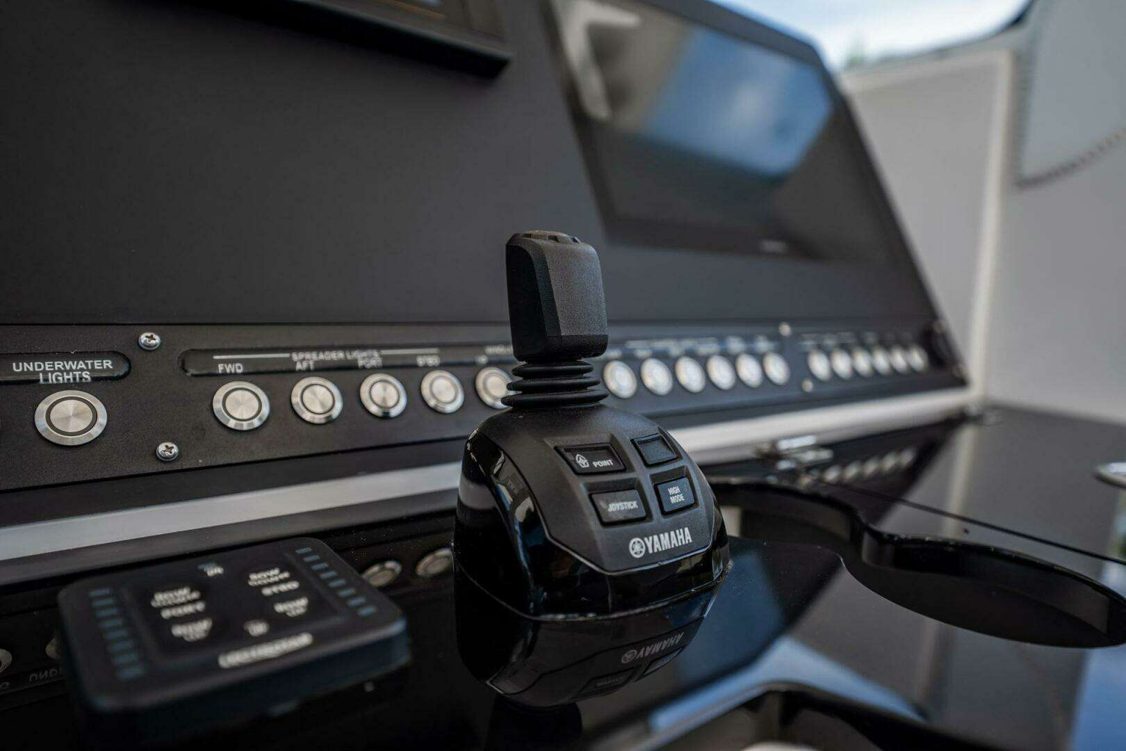 2021 Everglades 335 Center Console - Image 29