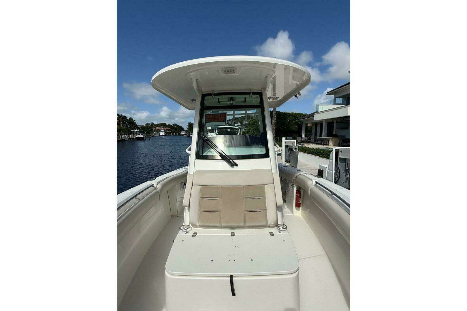 2018 Boston Whaler 250 Outrage - Image 11