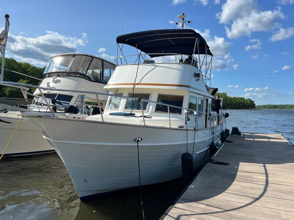 2005 Mariner Orient 38 - 2