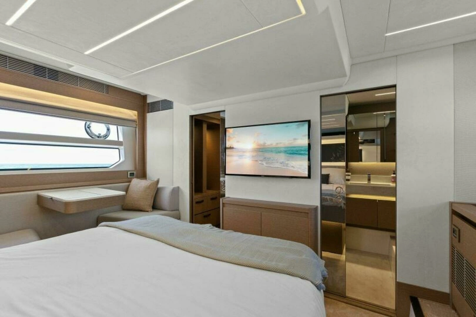 2022 Prestige 590 Flybridge - Image 26