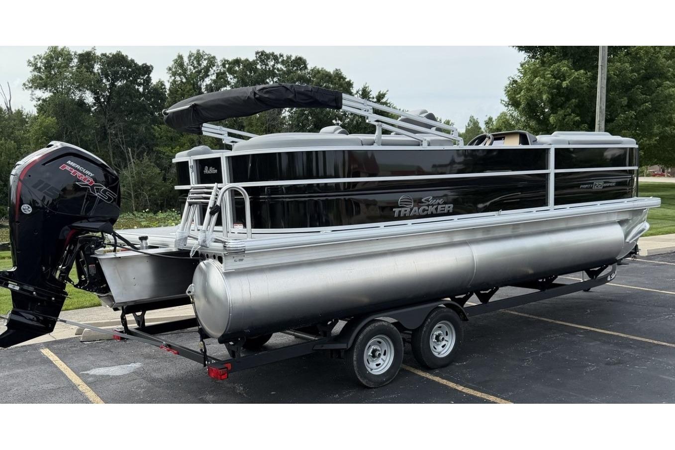 2026 Sun Tracker Party Barge 22 DLX