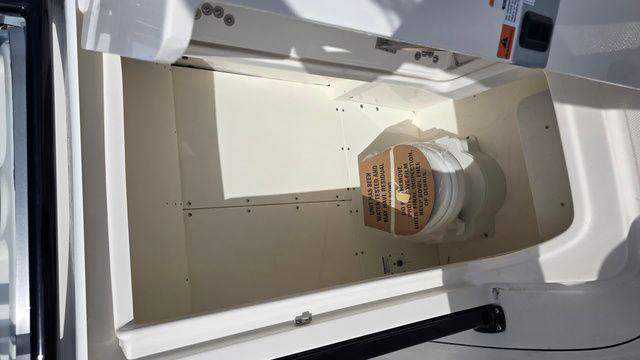 2026 Robalo R230 Center Console - 15