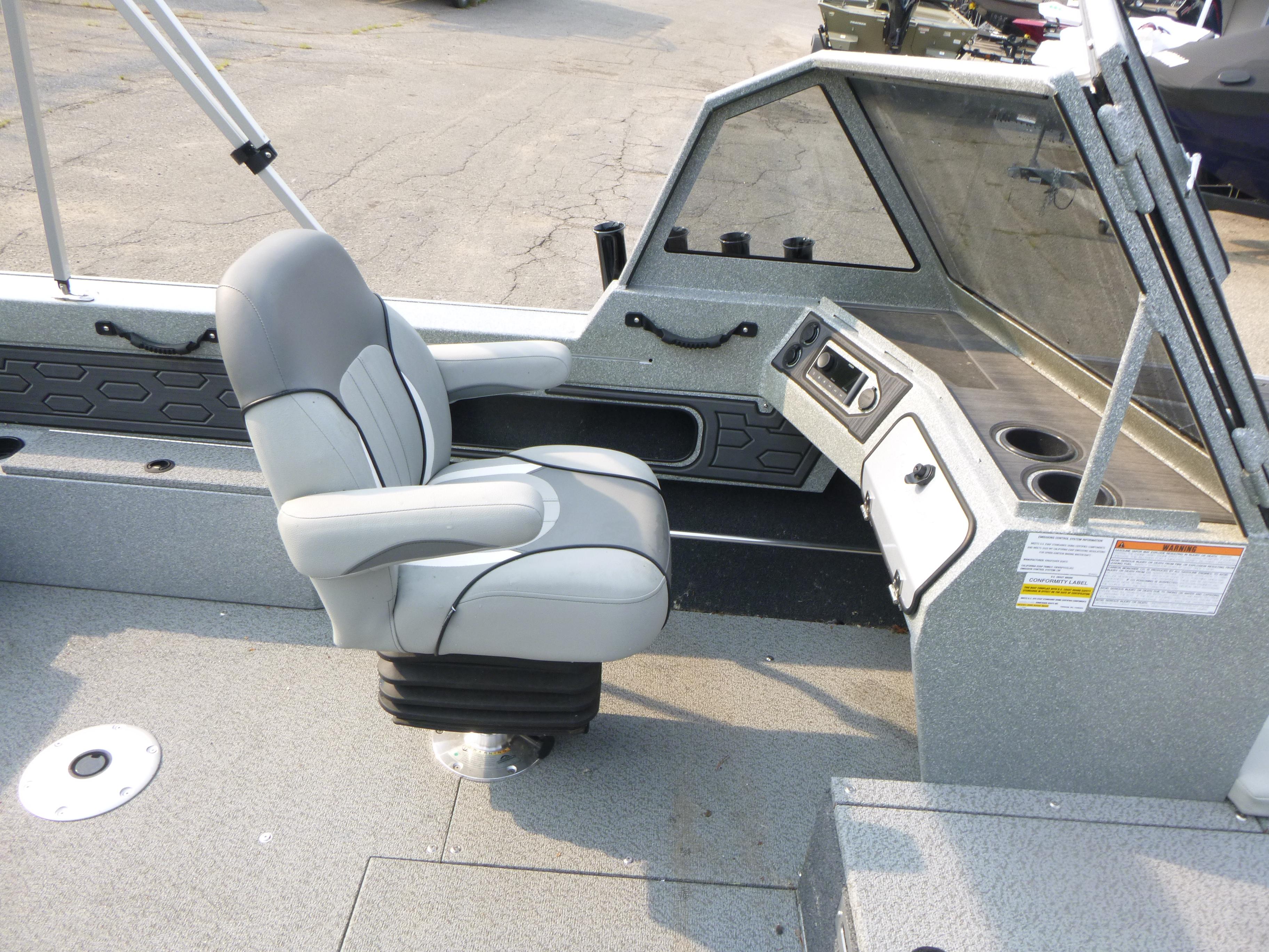 Interior of 2025 KingFisher 2125 Arrow Sport boat with gray captain's chair and dashboard.