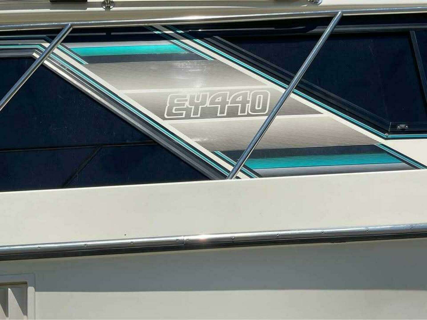 1988 Tollycraft EY440 - Image 9