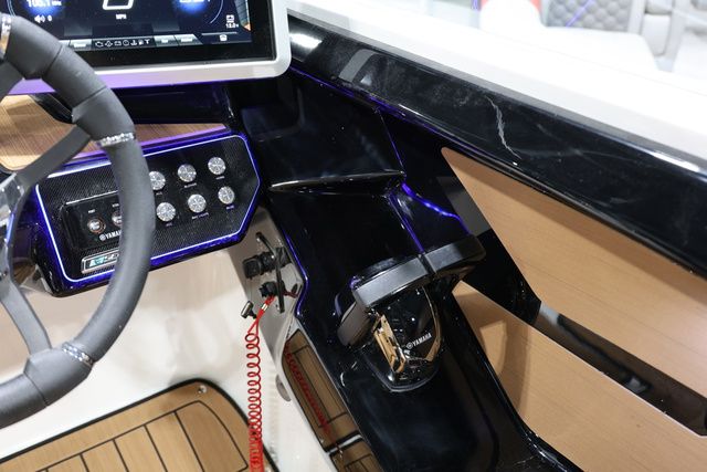 2026 Yamaha Boats 222 SE BOTH COLORS AVAILABLE - 19