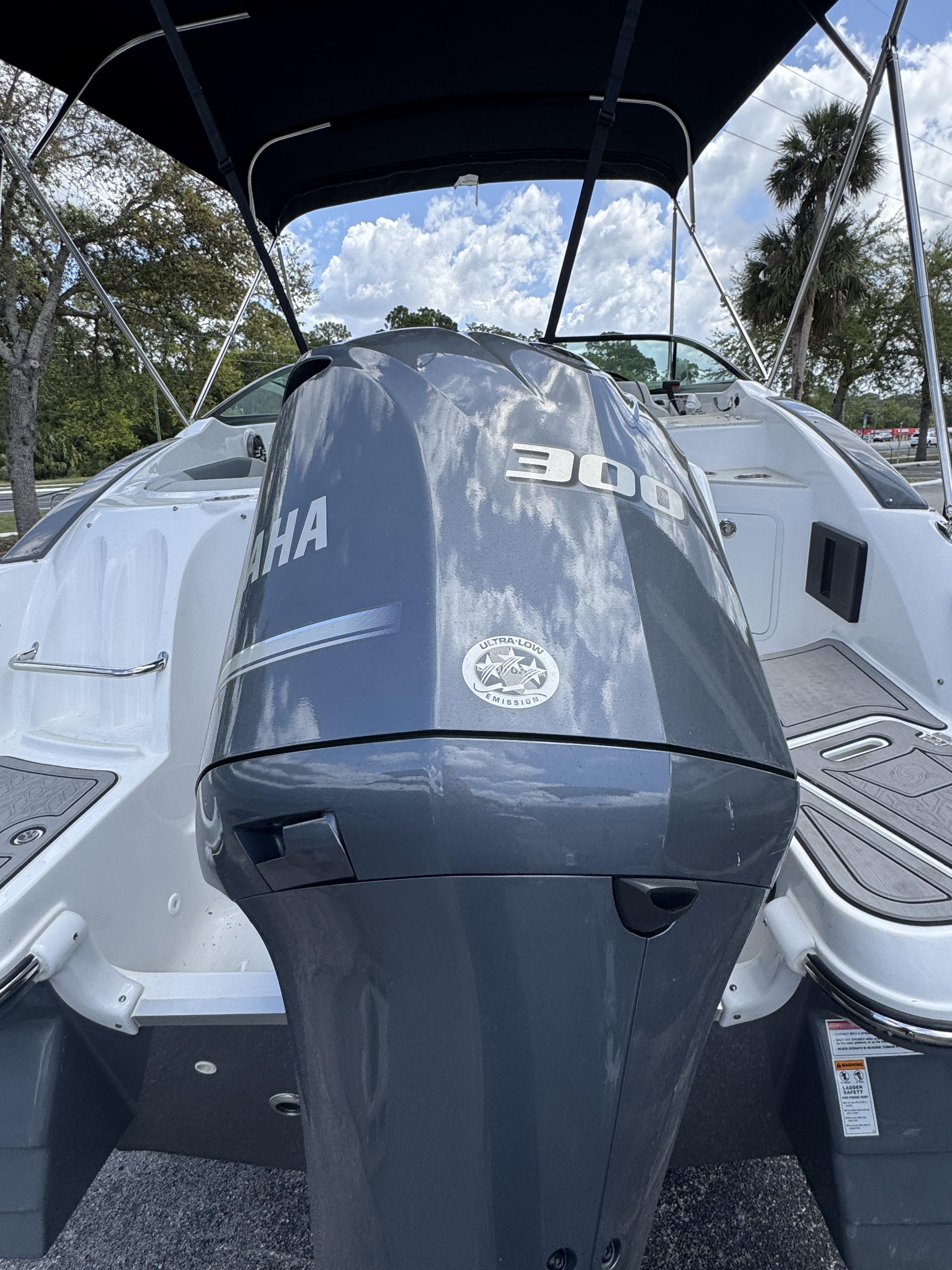 2026 Hurricane SunDeck 2400 OB - 10