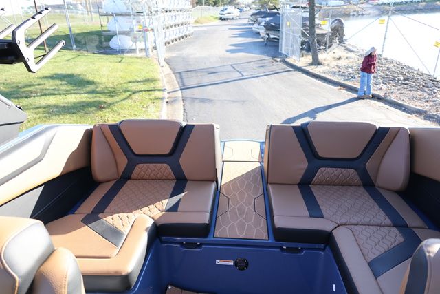 2026 Yamaha Boats 222 XD BOTH COLORS AVAILABLE - 12
