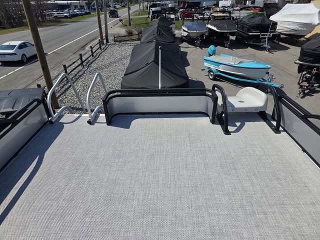 2026 Crest Caribbean 250 Double-Decker Tri-Toon w/250hp, Trai - 17