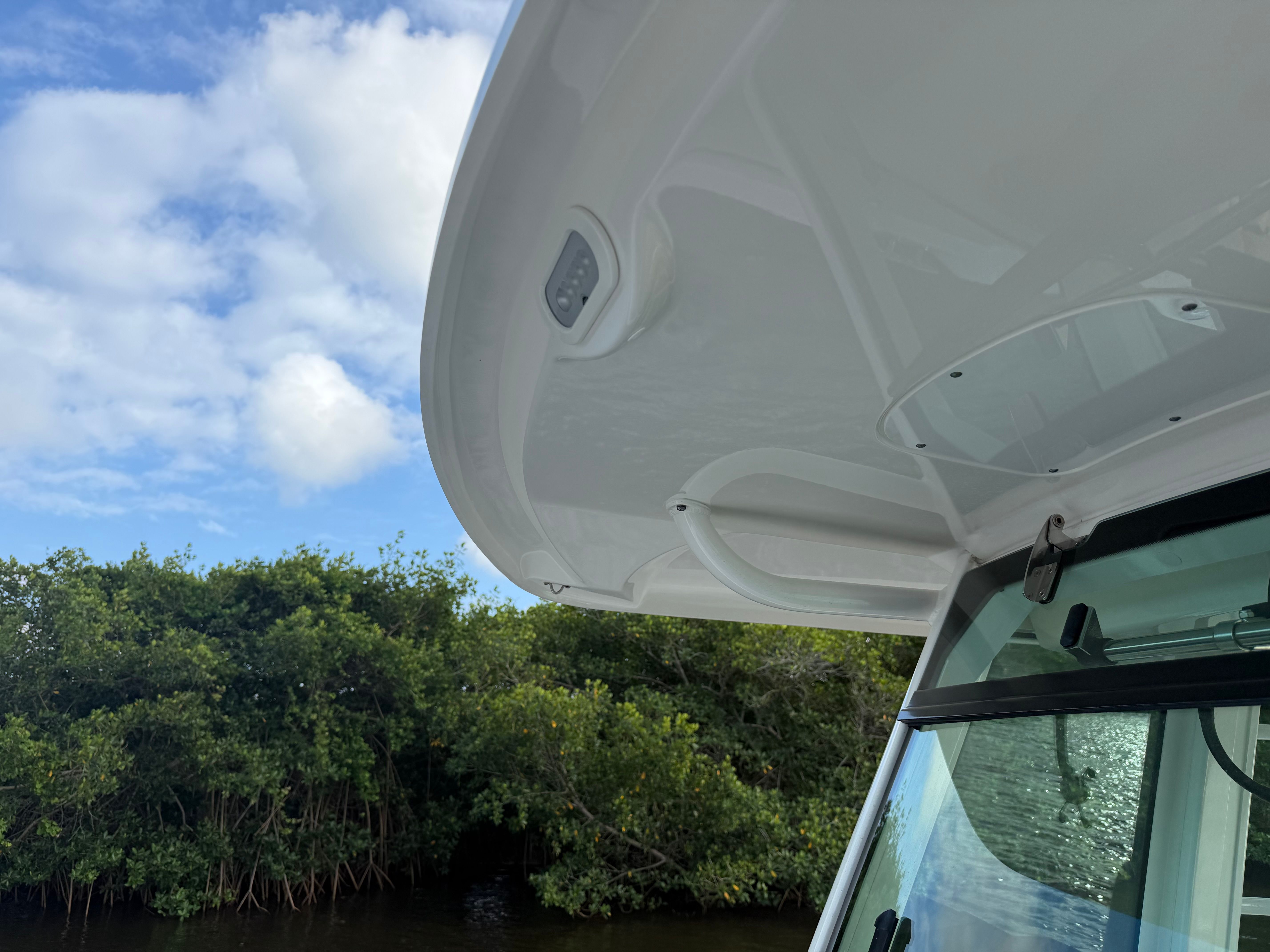 2021 Boston Whaler 330 Outrage - 34